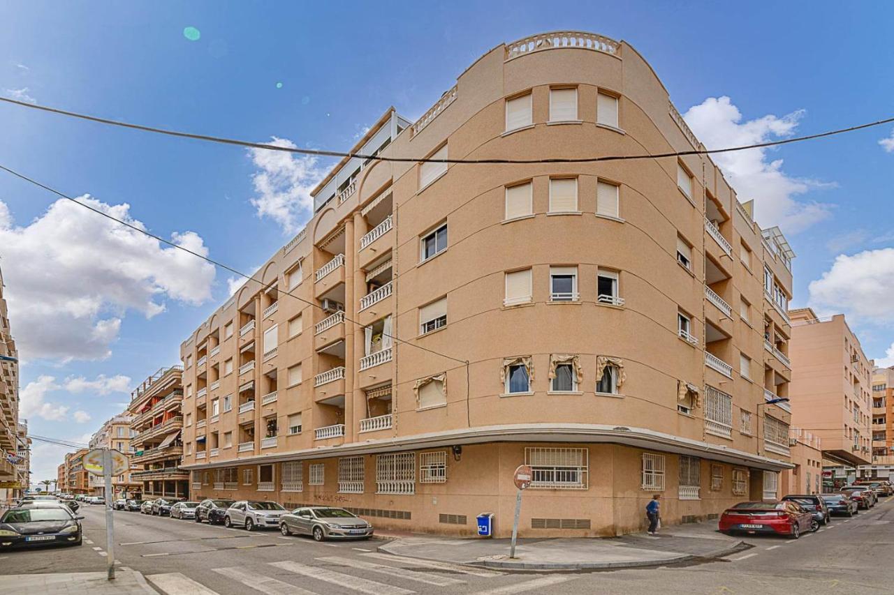 Cozy Appartment Torrevieja At Irina Exteriör bild