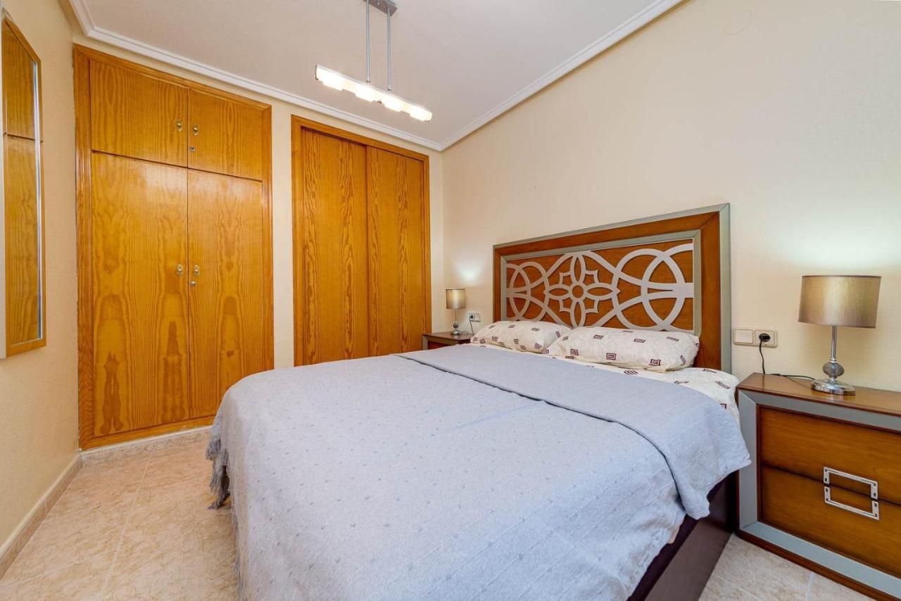 Cozy Appartment Torrevieja At Irina Exteriör bild