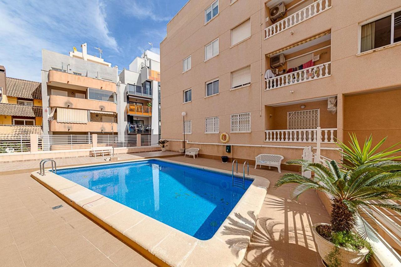 Cozy Appartment Torrevieja At Irina Exteriör bild